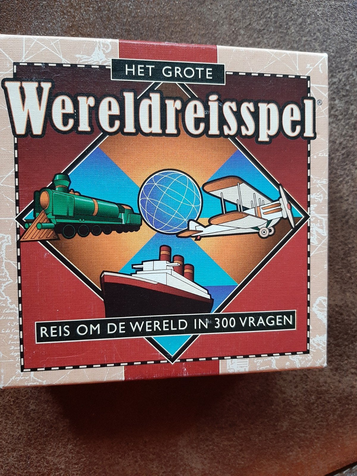 Het Grote Wereldreisspel - Reis om de wereld in 300 vragen, Identity Games, Ophalen of Verzenden, Zo goed als nieuw, Een of twee spelers