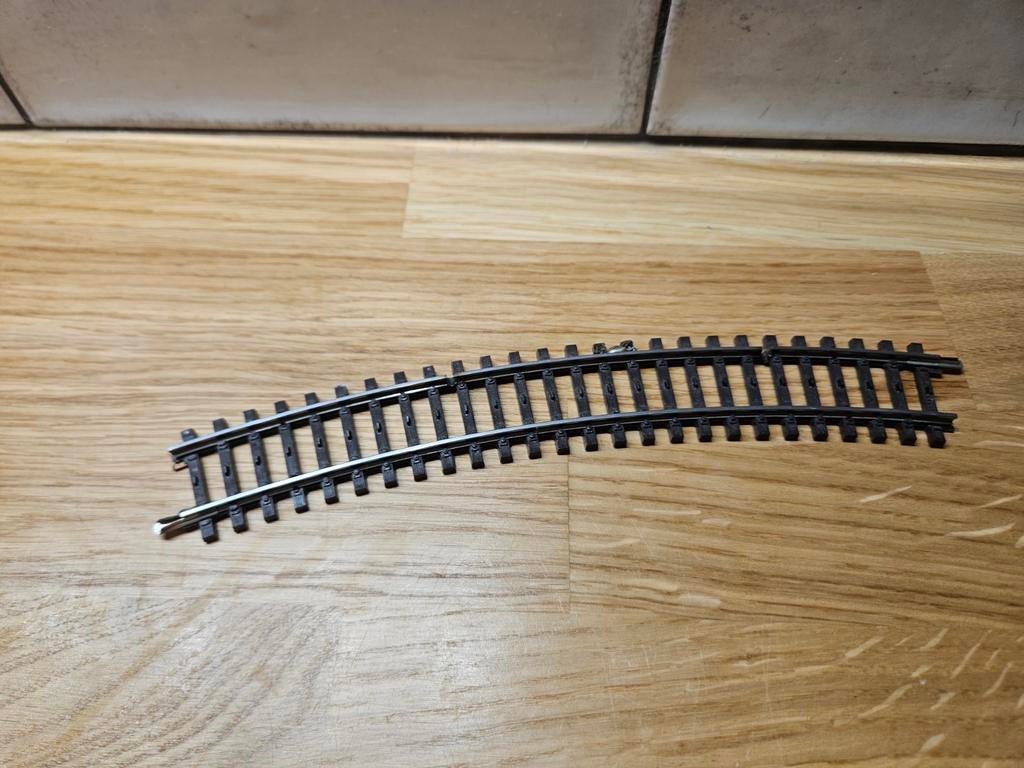 Märklin K-rail 2210 bocht - C-kwaliteit, Wisselstroom, Gebruikt, Rails, Ophalen of Verzenden
