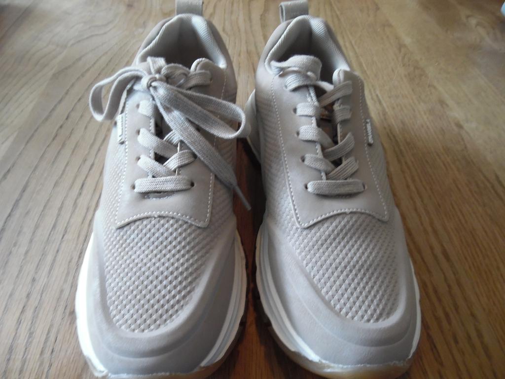 dames sneakers zgan Dangelo'beige wit maat 38 met veters, Dángelo, Beige, Ophalen of Verzenden, Sneakers of Gympen