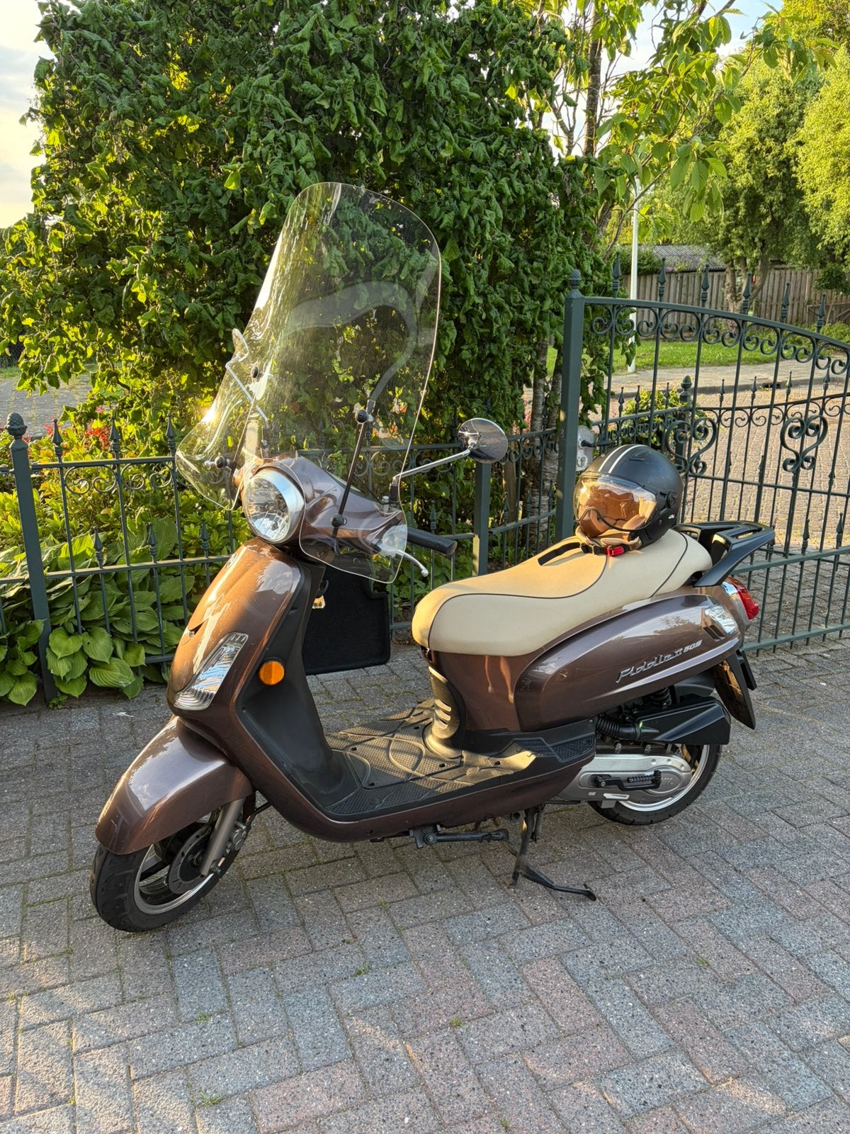 Sym Fiddle 2 scooter - bruin, Fietsen en Brommers, Scooters | SYM, Zo goed als nieuw, Fiddle, Maximaal 25 km/u, Benzine, Ophalen