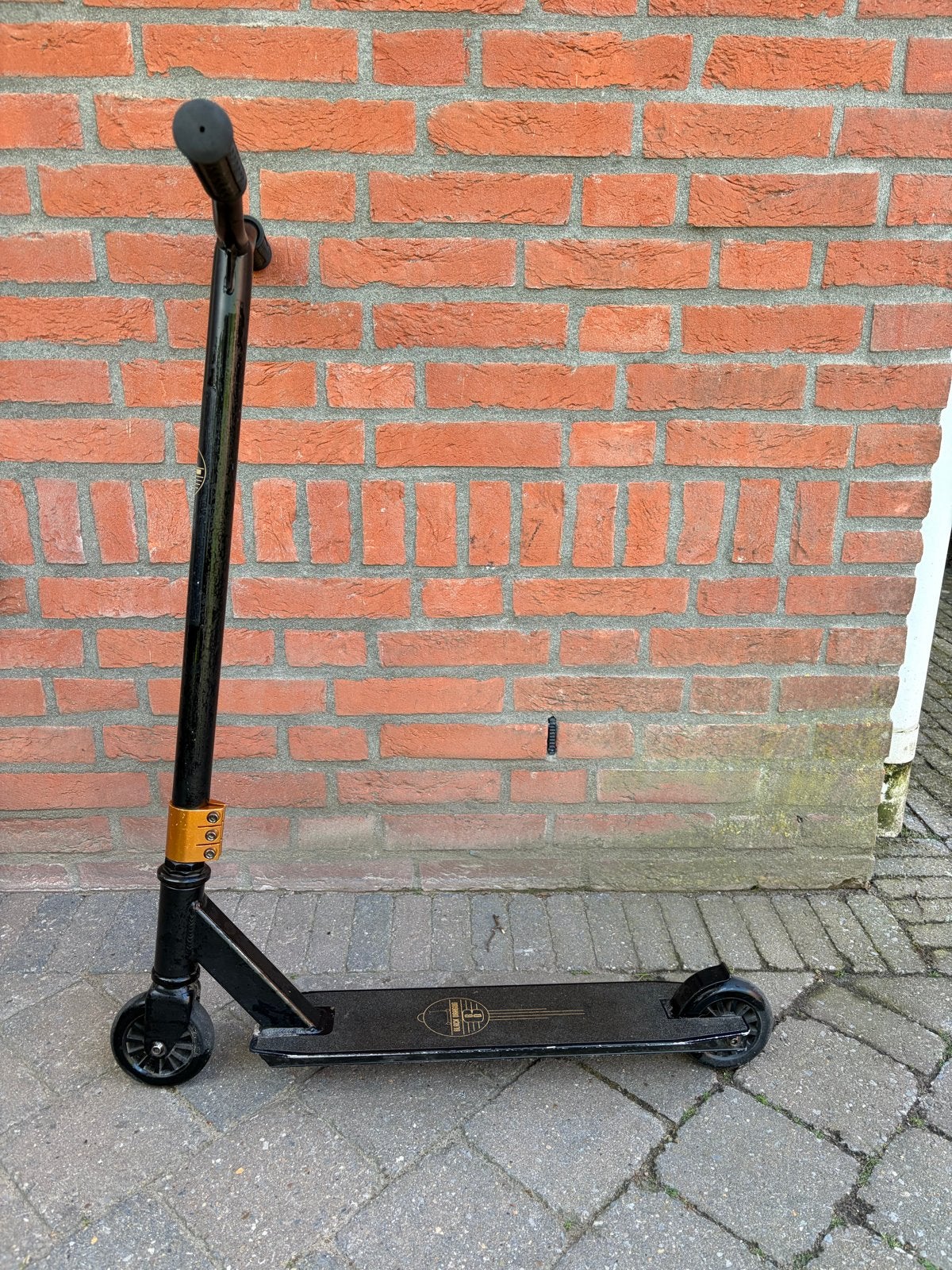 Black Dragon Stuntstep - Zwart met gouden accenten, Fietsen en Brommers, Steps, Ophalen, Gebruikt, Gewone step