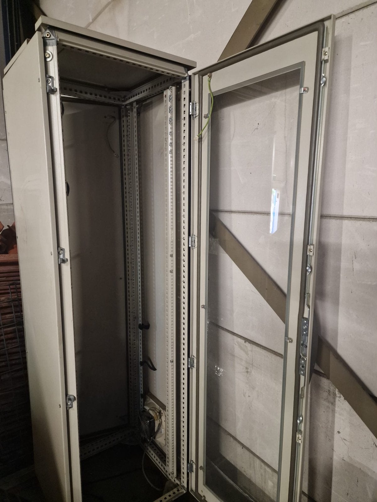 Grote serverkast, Computers en Software, Ophalen of Verzenden
