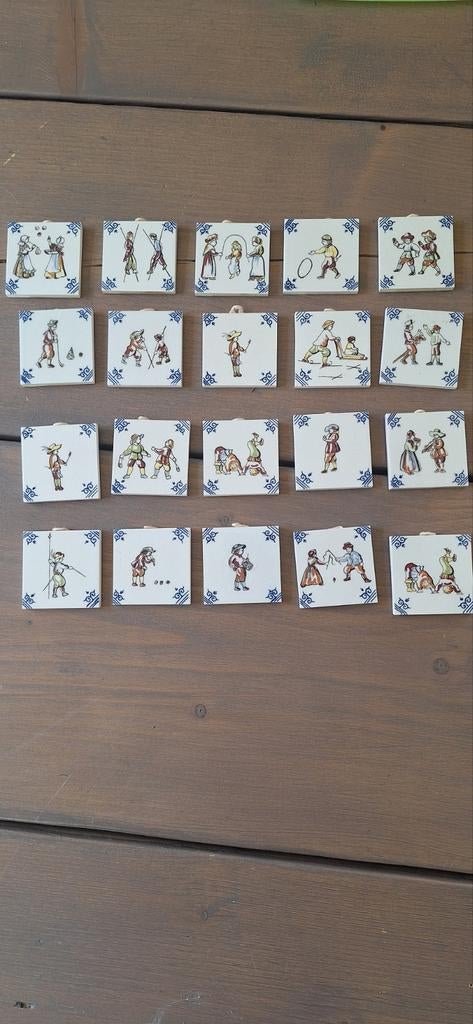 Set van 20 kleine Delfts blauwe tegeltjes met kinderspelen, Antiek en Kunst, Ophalen of Verzenden