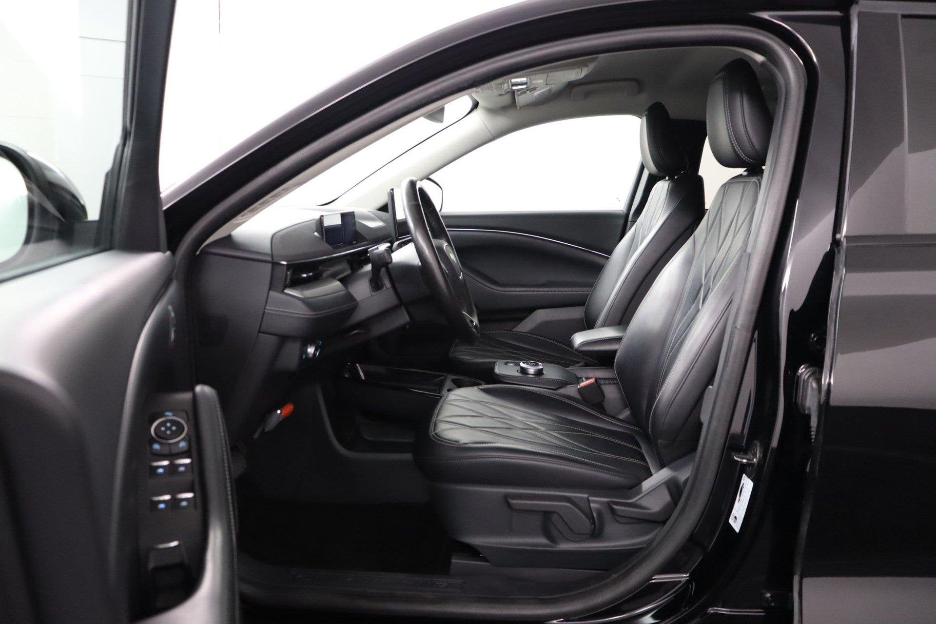Ford Mustang Mach-E RWD 75 kWh |NAP|1e eigenaar|BTW|Bang&Olu, Auto's, Ford, Automaat, 750 kg, 258 pk, Zwart