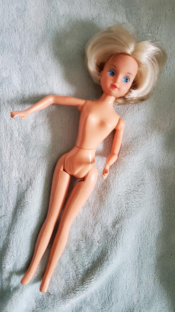 Vintage Barbie Sindy Fleur Tienerpop BTTM gemerkt Fleur., Ophalen of Verzenden, Zo goed als nieuw, Fashion Doll