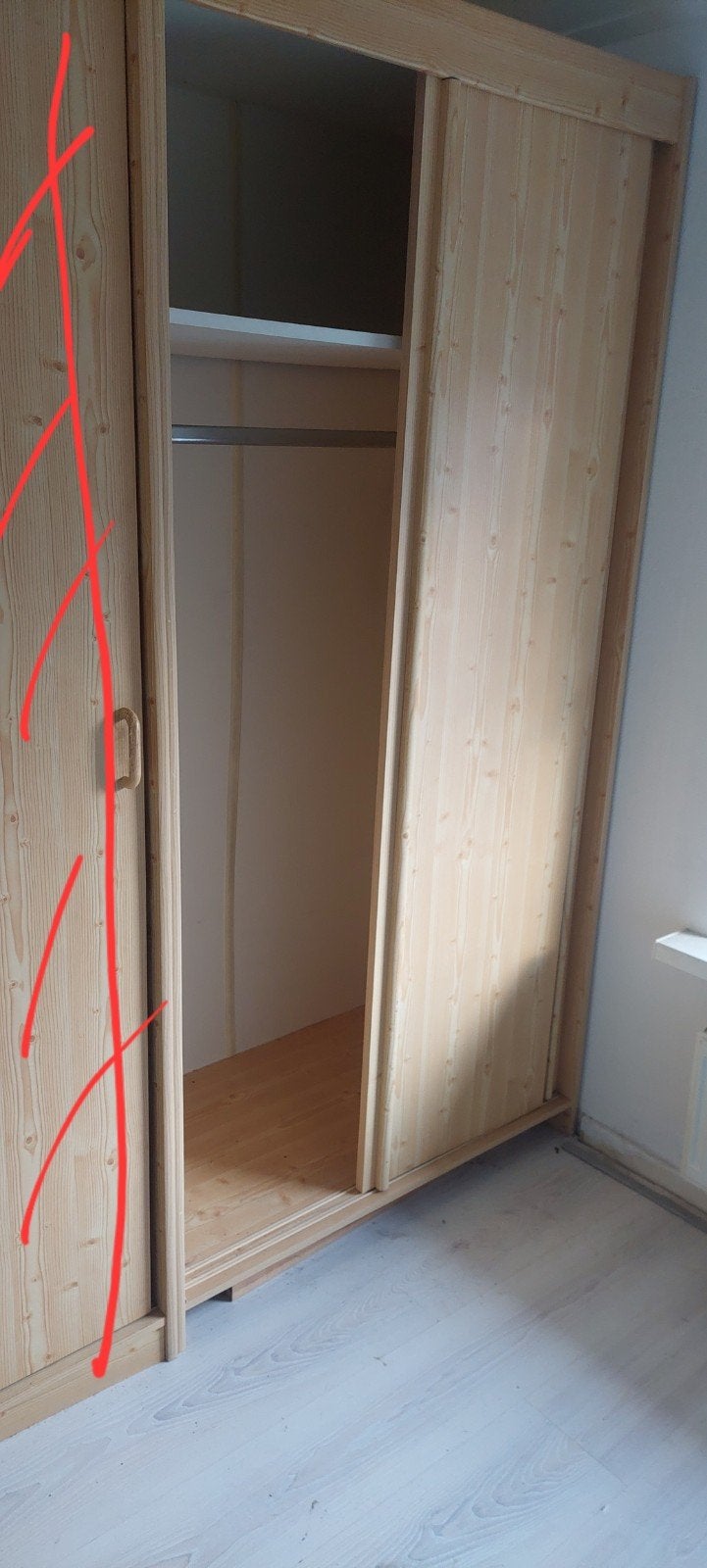 Schuifdeurkast met legplank en hanggedeelte (197x100x58cm), Ophalen