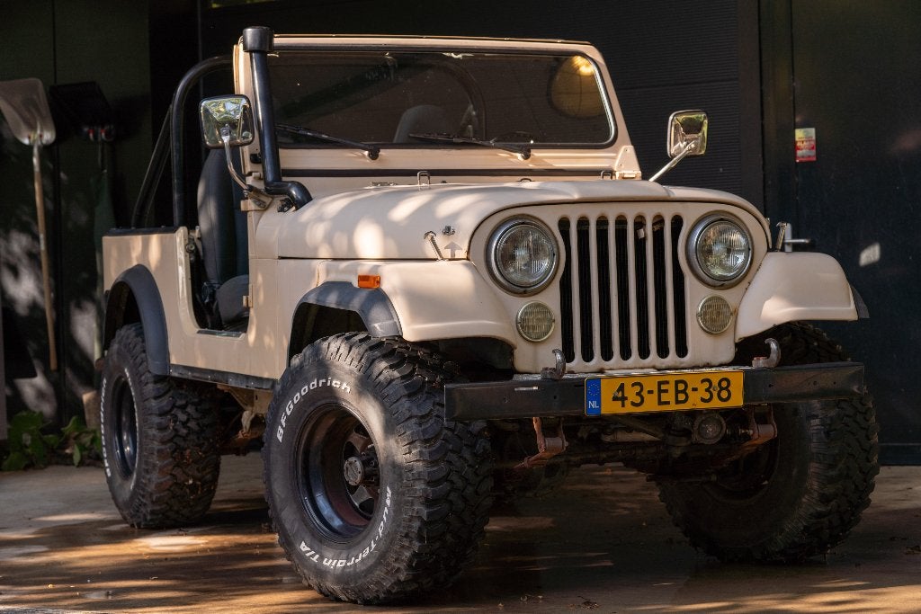 Jeep CJ‑7 1978 – Diesel (Toyota 6‑cil) – APK 07/2027, Auto's, Trekhaak, Zwart, Overige bekleding, Beige