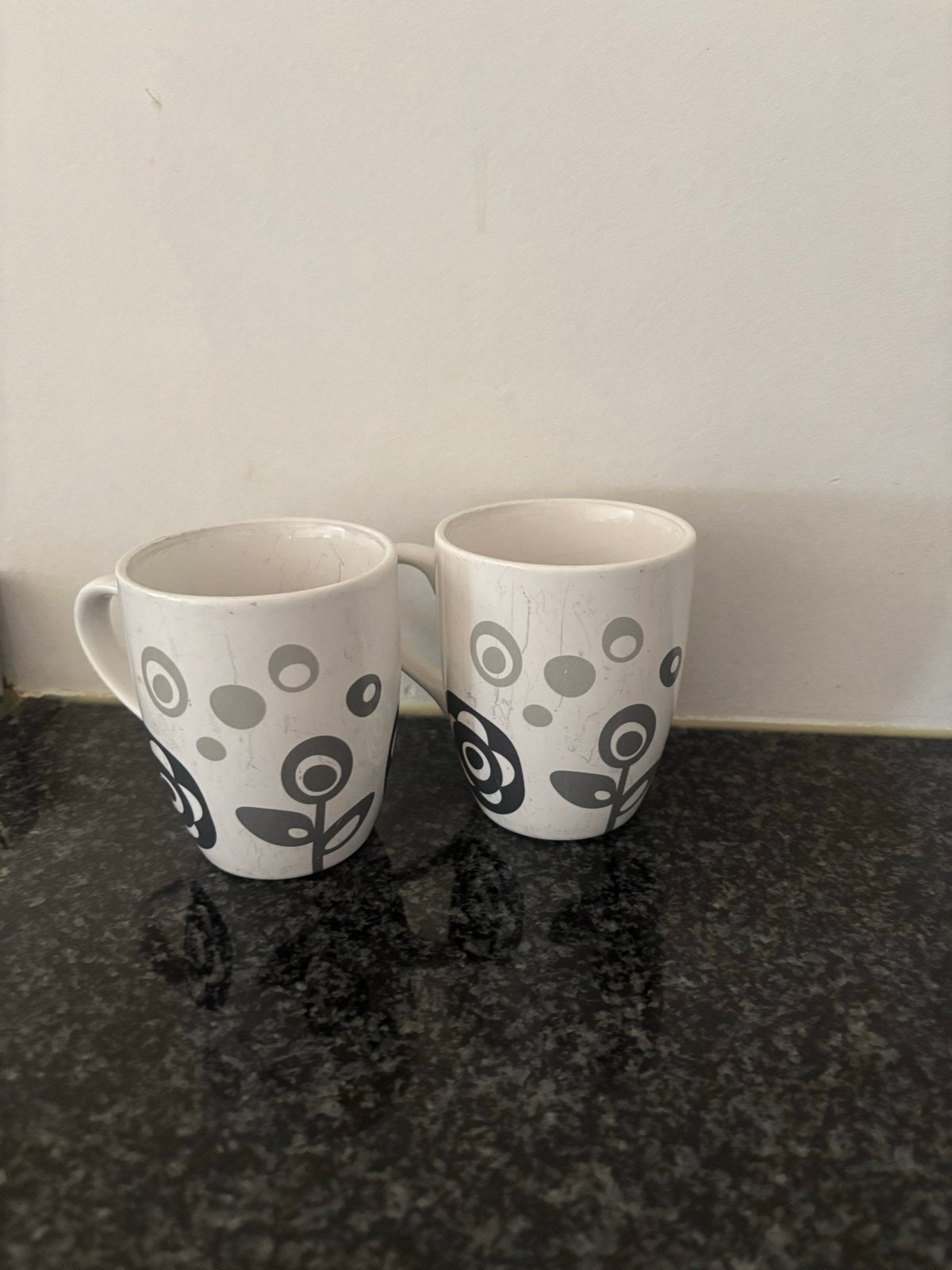 Set van 2 HEMA mokken met bloemmotief, Hema, Gebruikt, Keramiek, Modern
