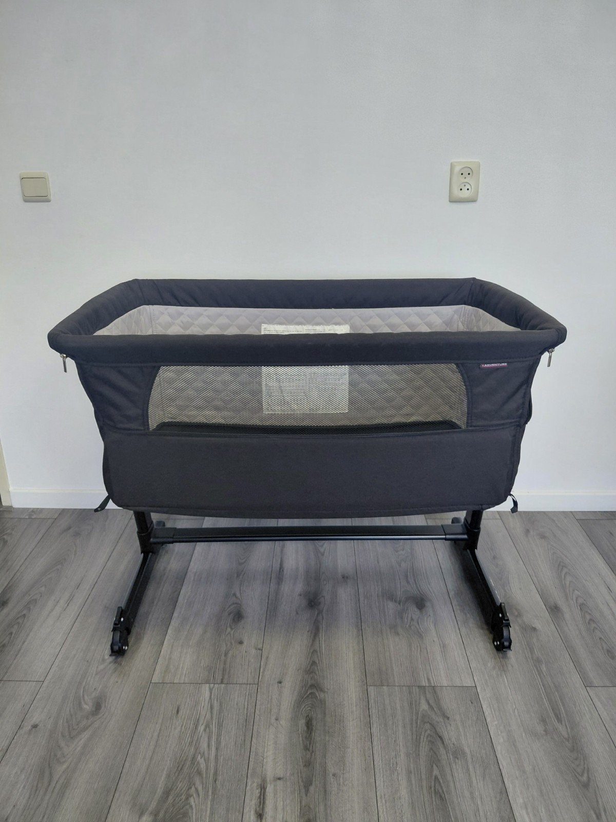 wiegje X Adventure Co Sleeper zwart-in hoogte verstelbaar, Ophalen of Verzenden, Zo goed als nieuw, Wieg