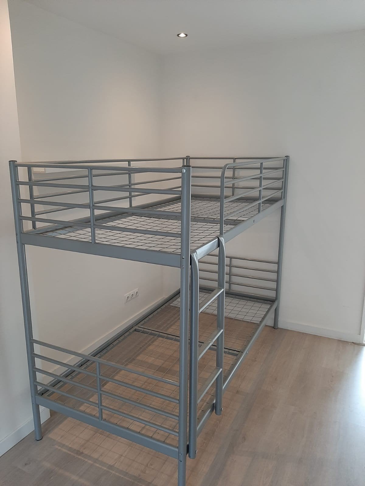 Ikea stapelbed grijs, 90 cm, Tweepersoons, Ophalen of Verzenden, Zo goed als nieuw
