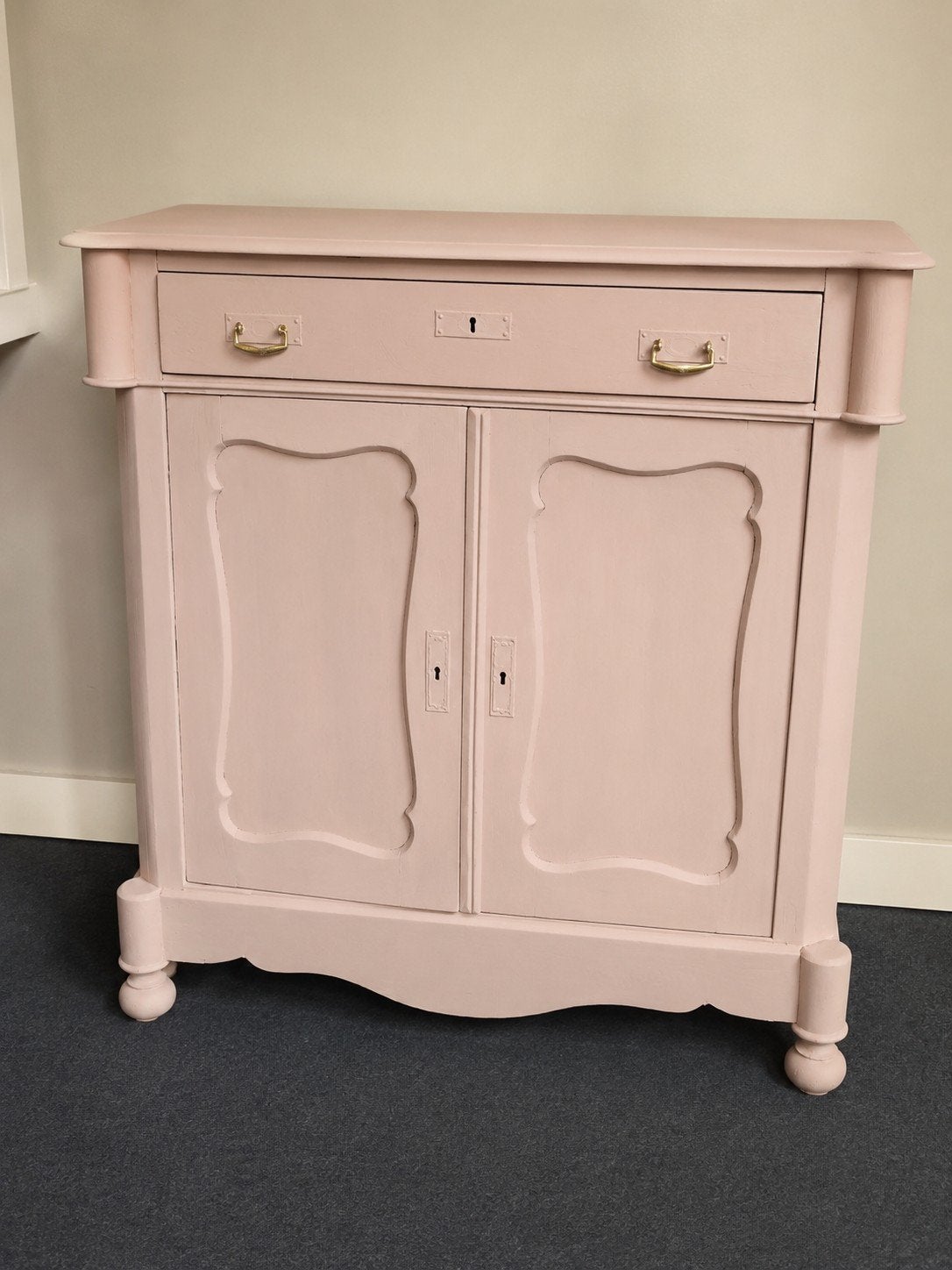 Vintage roze kastje / commode met lade en deurtjes, Ophalen