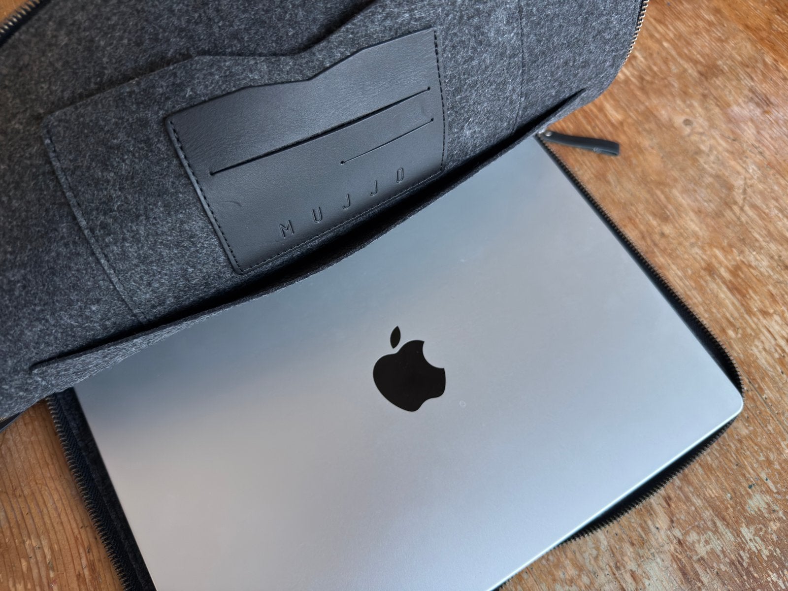 Lederen Mujjo Laptop Sleeve Folio 13” met extra vakken ZGAN, Computers en Software, Laptophoezen, Ophalen of Verzenden, Gebruikt