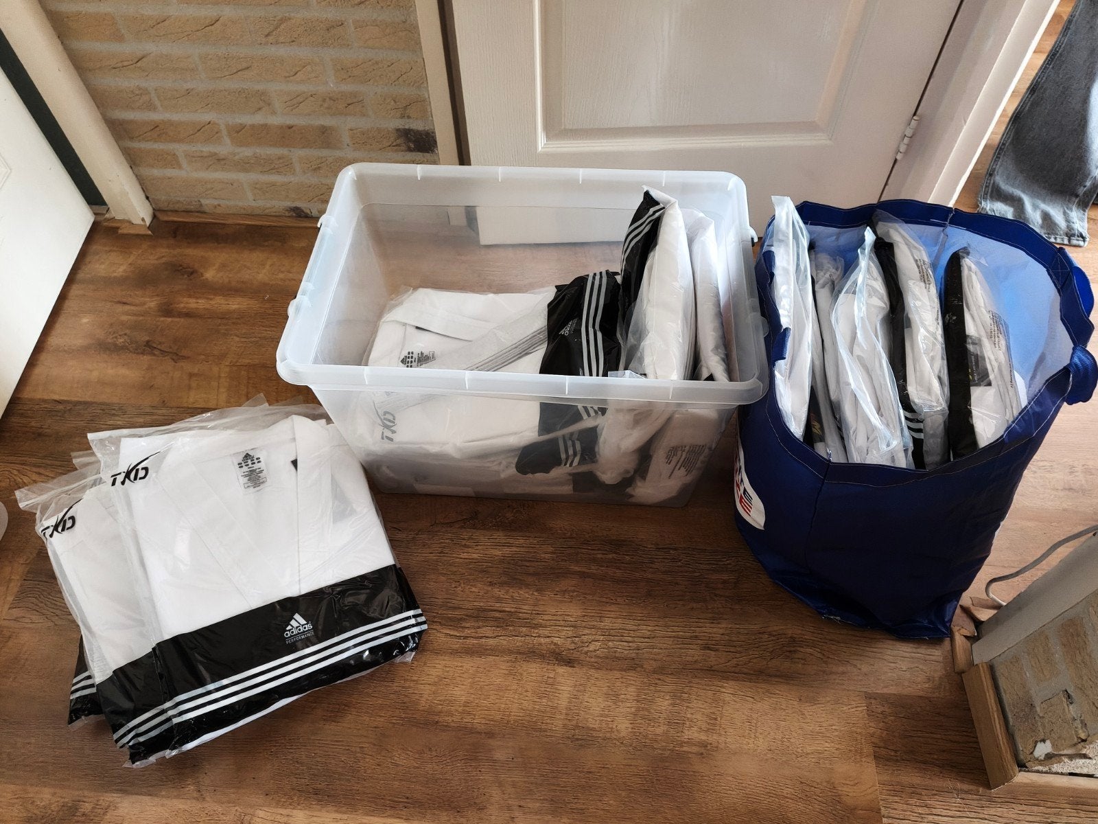 Teakwondo pakken en voetbeschermers, Taekwondo, Maat XL, Ophalen of Verzenden, Nieuw