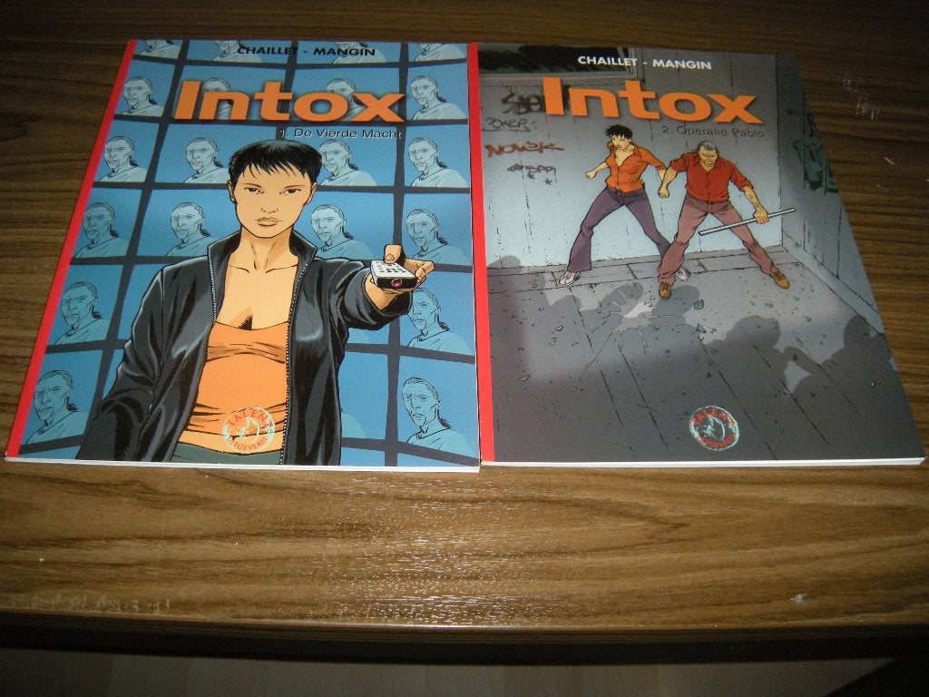 Intox 2 delen SC, Complete serie of reeks, Ophalen of Verzenden, Zo goed als nieuw