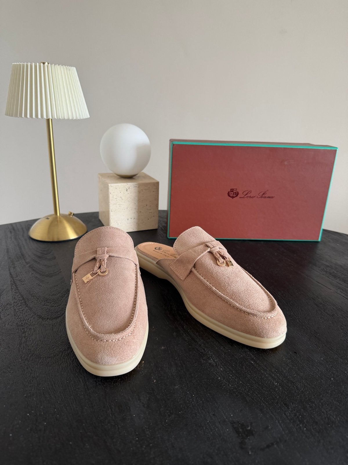 Loro Piana suède instappers - Nieuw, Kleding | Dames, Schoenen, Ophalen of Verzenden, Zo goed als nieuw, Roze, Instappers