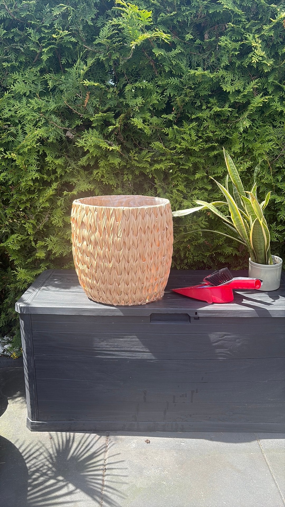 Grote mand, Tuin en Terras, Bloembakken en Plantenbakken, Ophalen, Kunststof, Rond, Zo goed als nieuw