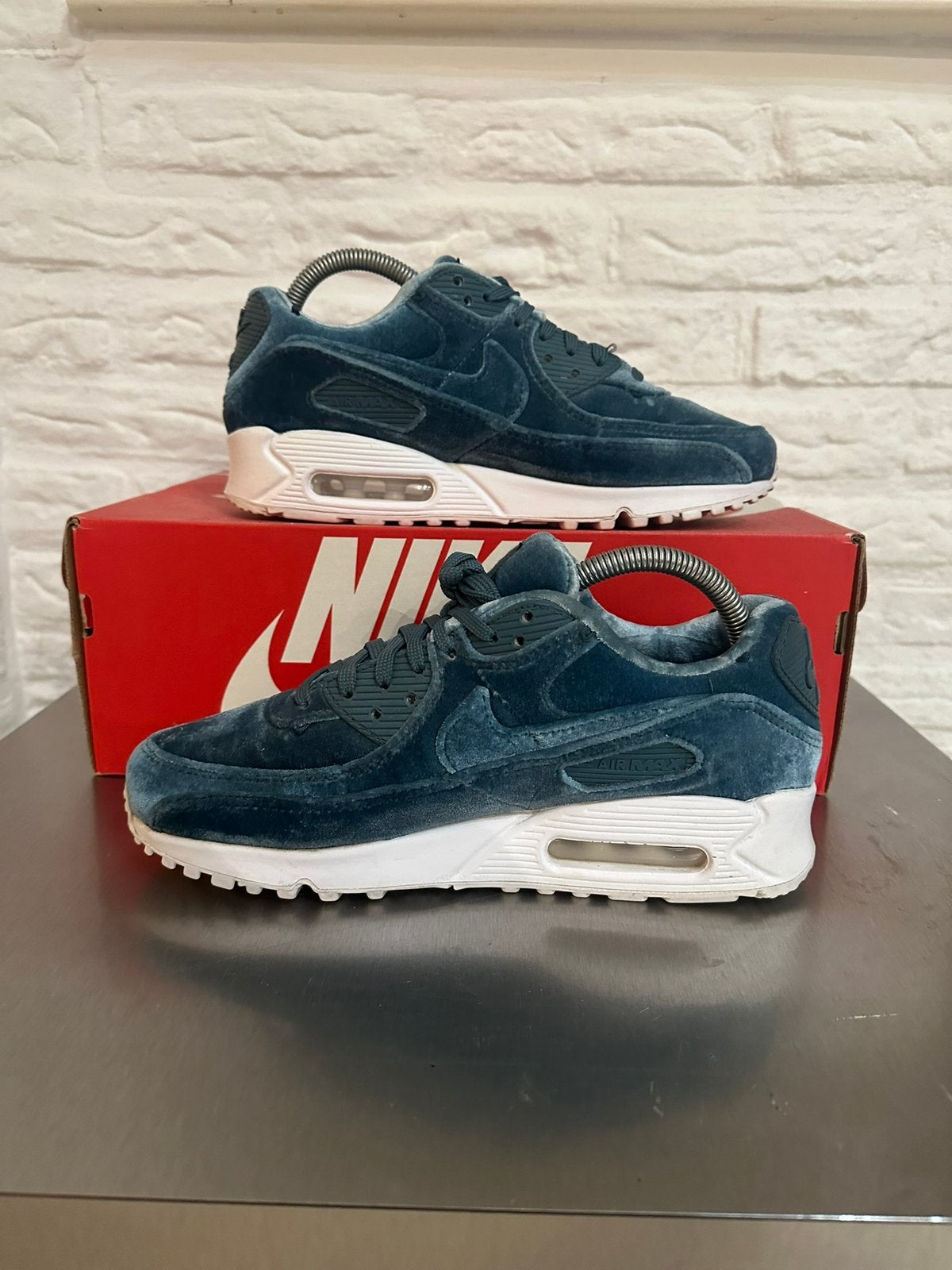 Nike air max 90 special edition velvet charms blue 40, Ophalen of Verzenden, Zo goed als nieuw, Blauw, Sneakers of Gympen