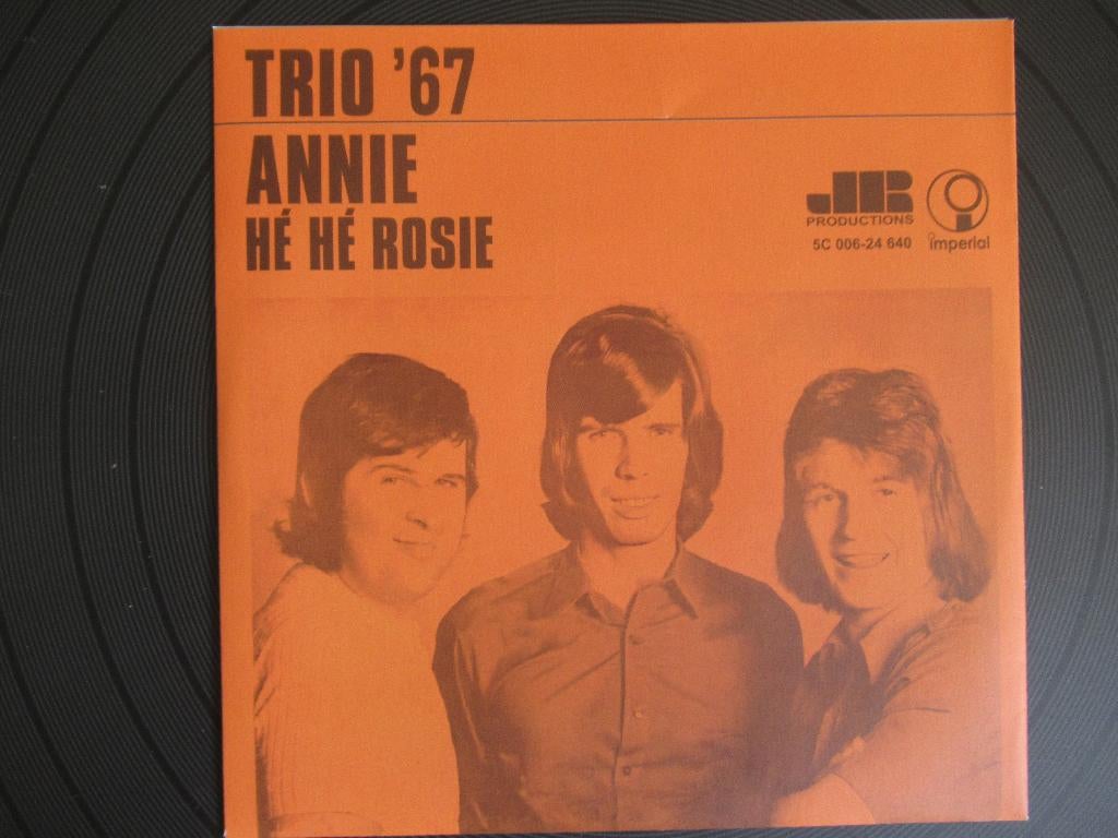 TRIO '67 # HÉ HÉ ROSIE / ANNIE, Overige formaten, 2020 tot heden, Ophalen of Verzenden, Fotohoes