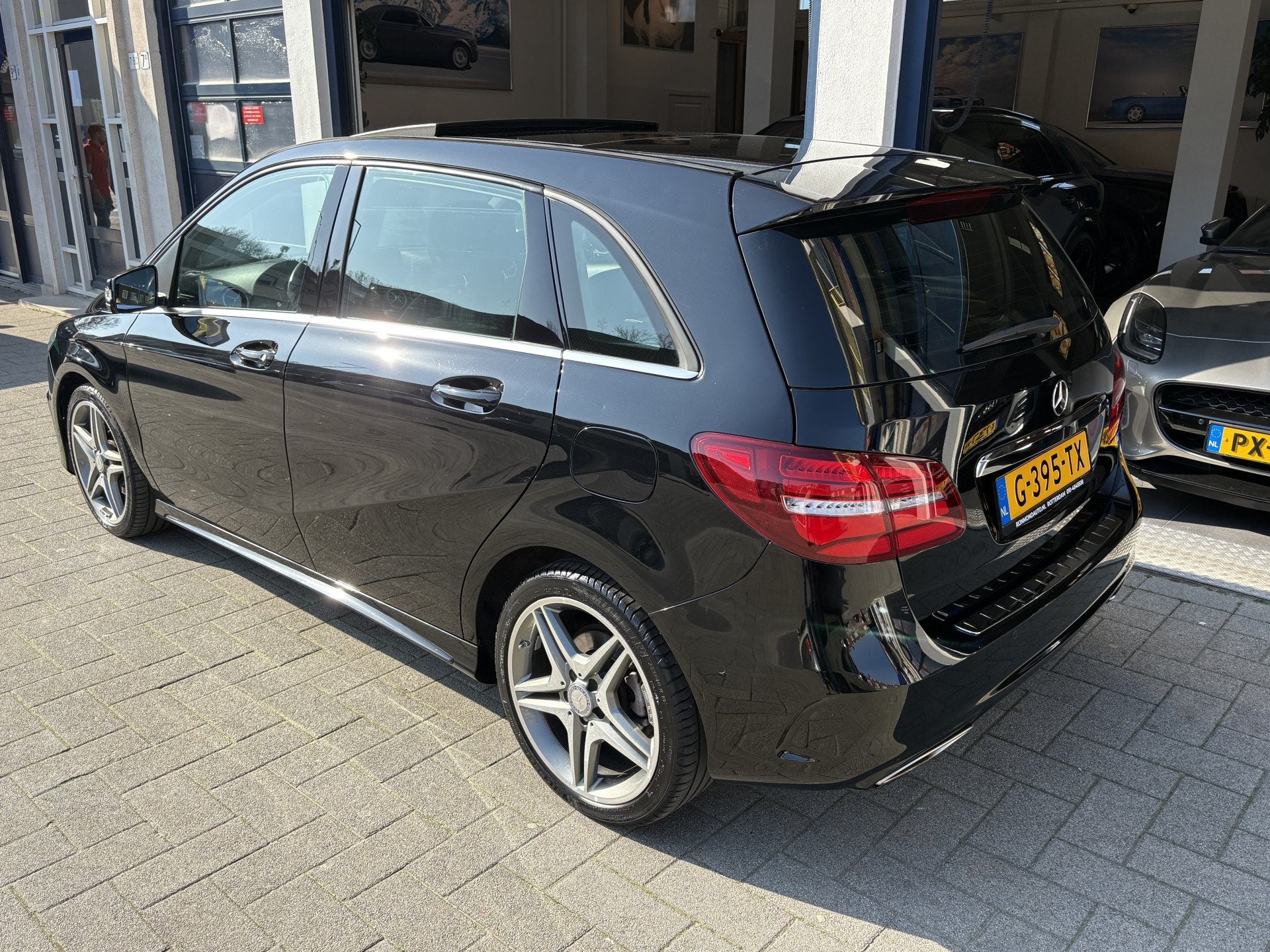 Mercedes-Benz B-Klasse 200 Prestige AMG LINE/PANORAMA/LEDER, Auto's, 1325 kg, Gebruikt, Euro 6, Zwart