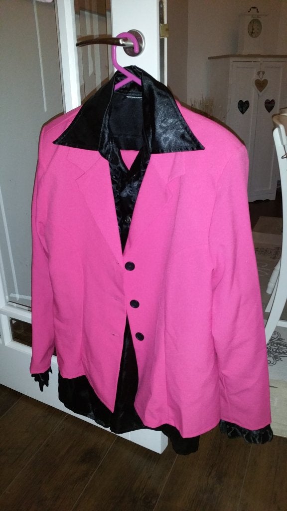 Carnaval Satudary Nght Fever roze pak met blouse maat xxl, Ophalen, Zo goed als nieuw, Overige maten, Kleding