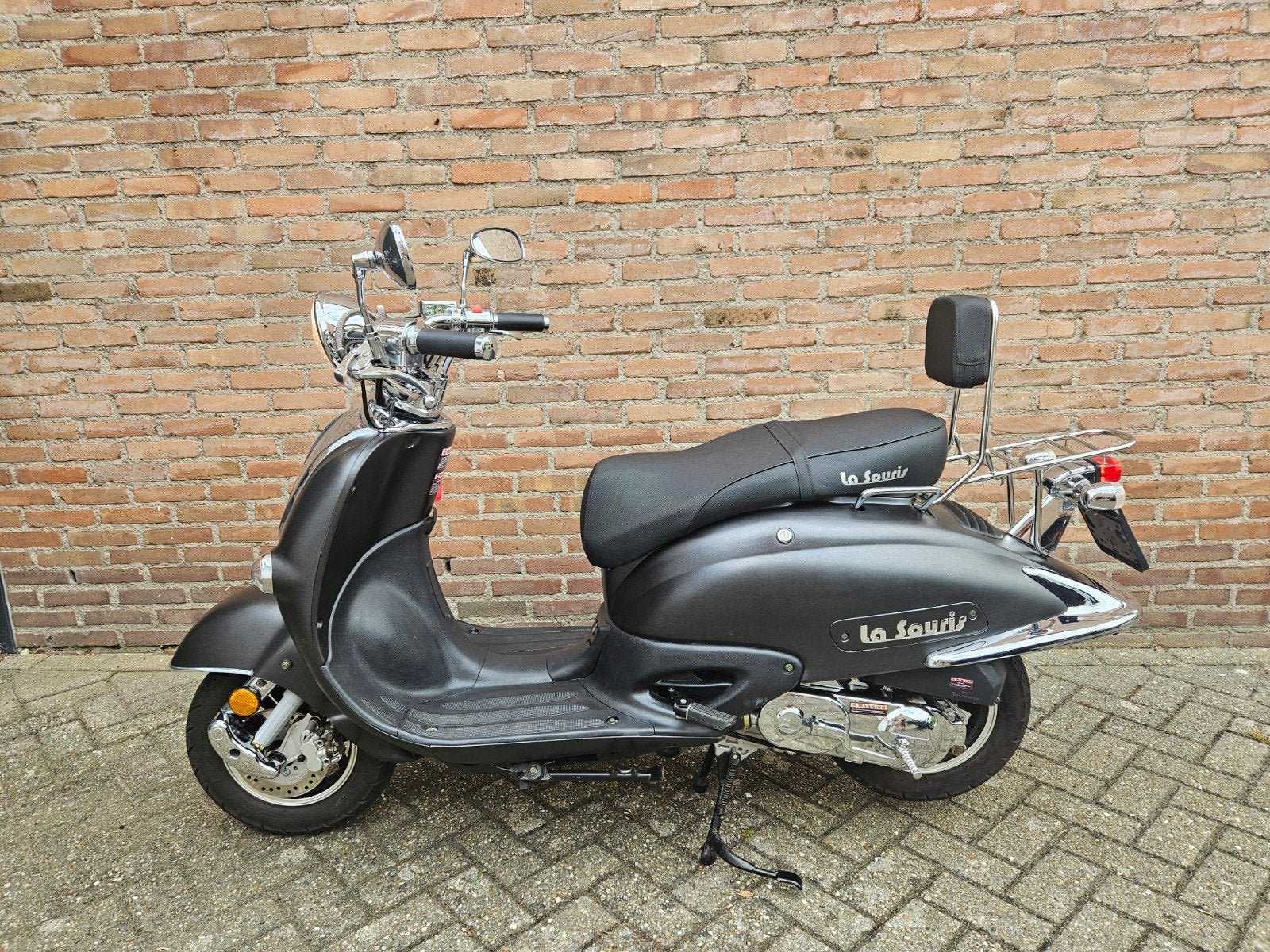 La Souris scooter – slechts 1980 km gereden + 2 luxe helmen, Fietsen en Brommers, Ophalen, Zo goed als nieuw, Benzine, Overige merken