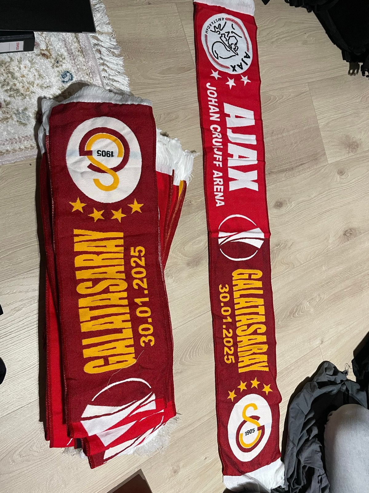 Galatasaray en Ajax sjaals -, Ophalen of Verzenden, Nieuw