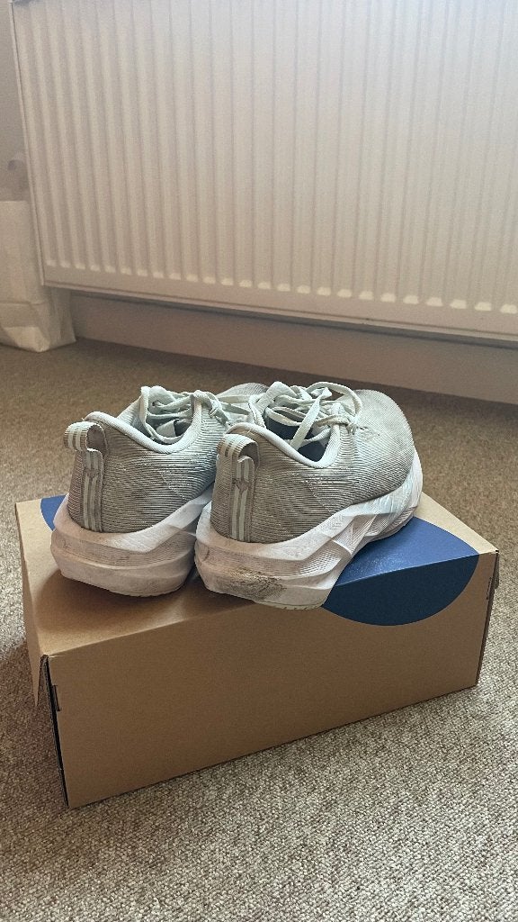Asics Novablast, Gebruikt, Hardloopschoenen, Ophalen of Verzenden, Hardlopen