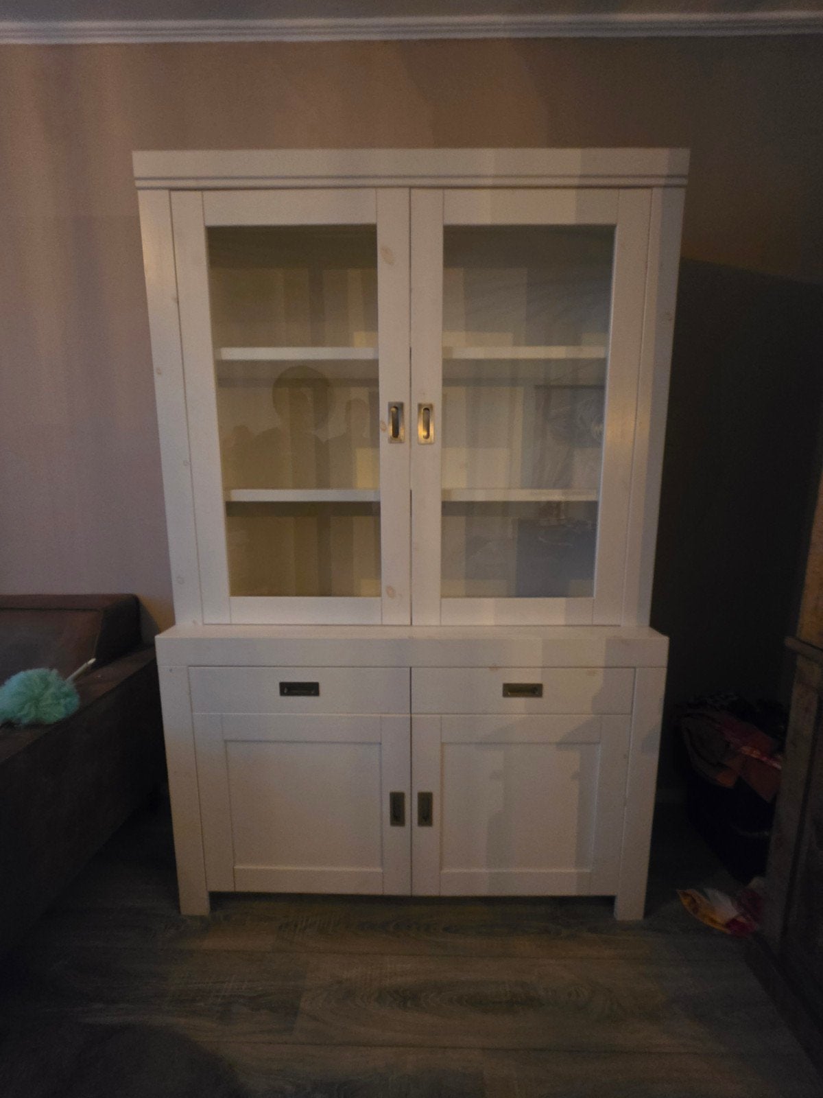 Witte vitrinekast met lades en deuren, Huis en Inrichting, Kasten | Boekenkasten, Ophalen, Gebruikt, 25 tot 50 cm