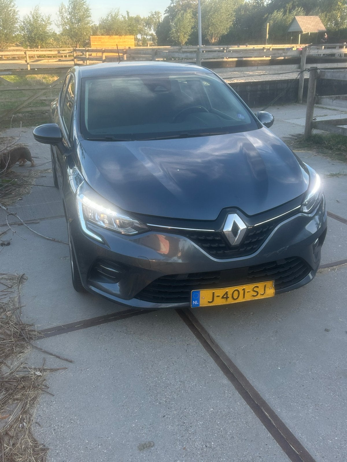 Renault Clio 1.0 TCe 100pk 2020 Grijs, Voorwielaandrijving, 1112 kg, Parkeerassistent, 100 pk