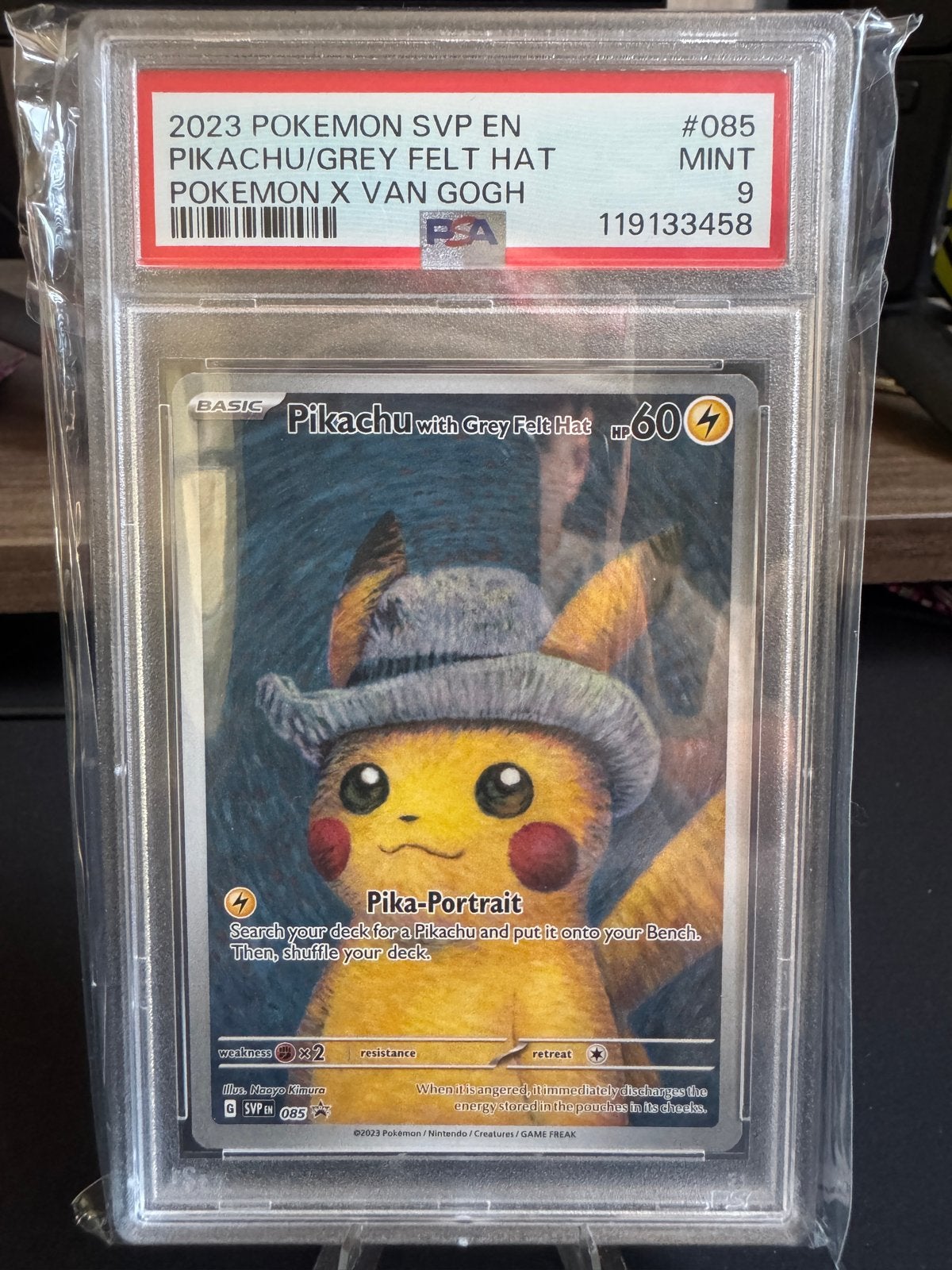 Pikachu grey felt hat (Van Gogh) PSA 9, Ophalen of Verzenden, Zo goed als nieuw, Losse kaart