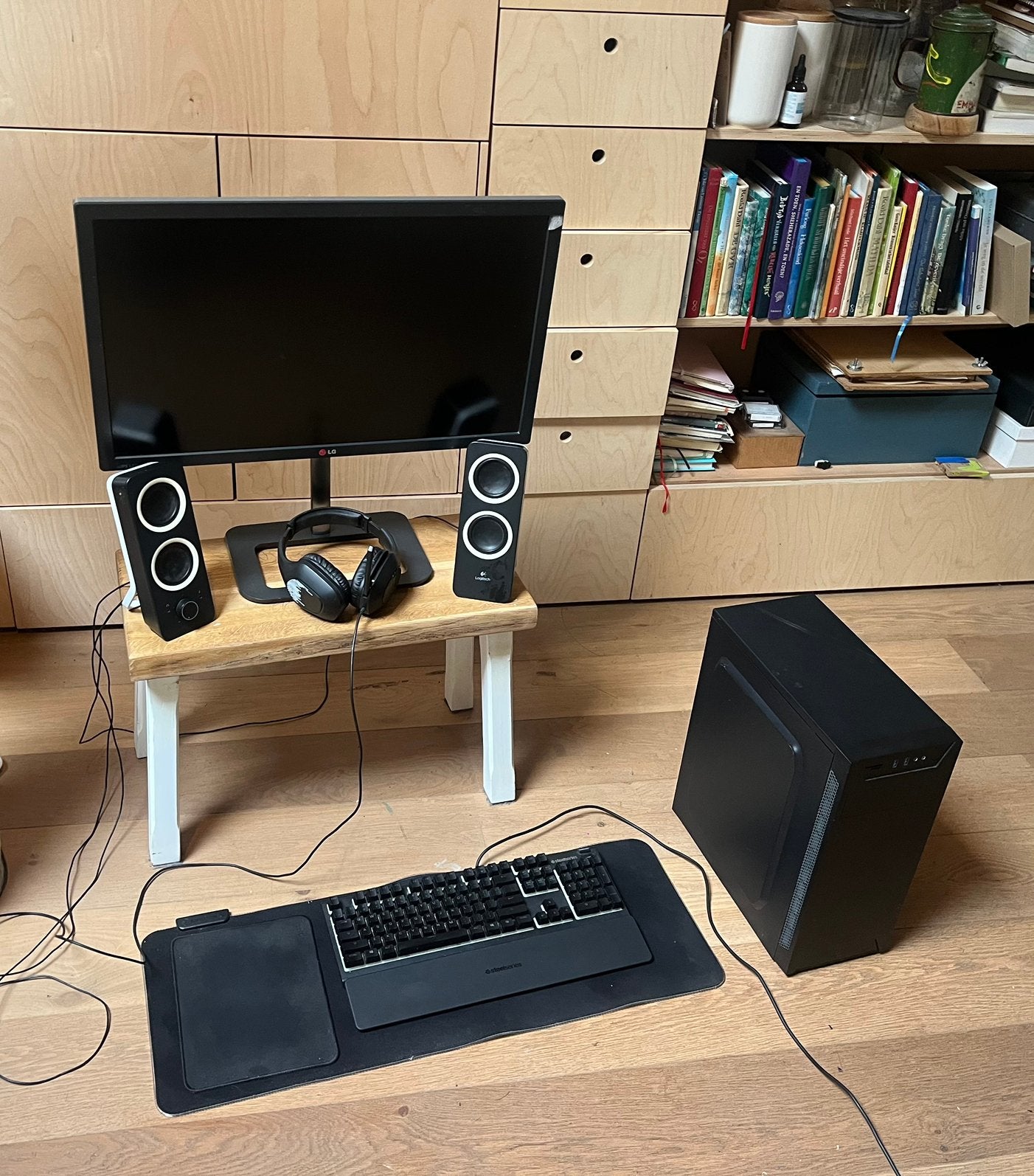 SETUP (GAMING PC, LG MONITOR, LOGITECH SPEAKERS, etc, Ophalen, Zo goed als nieuw
