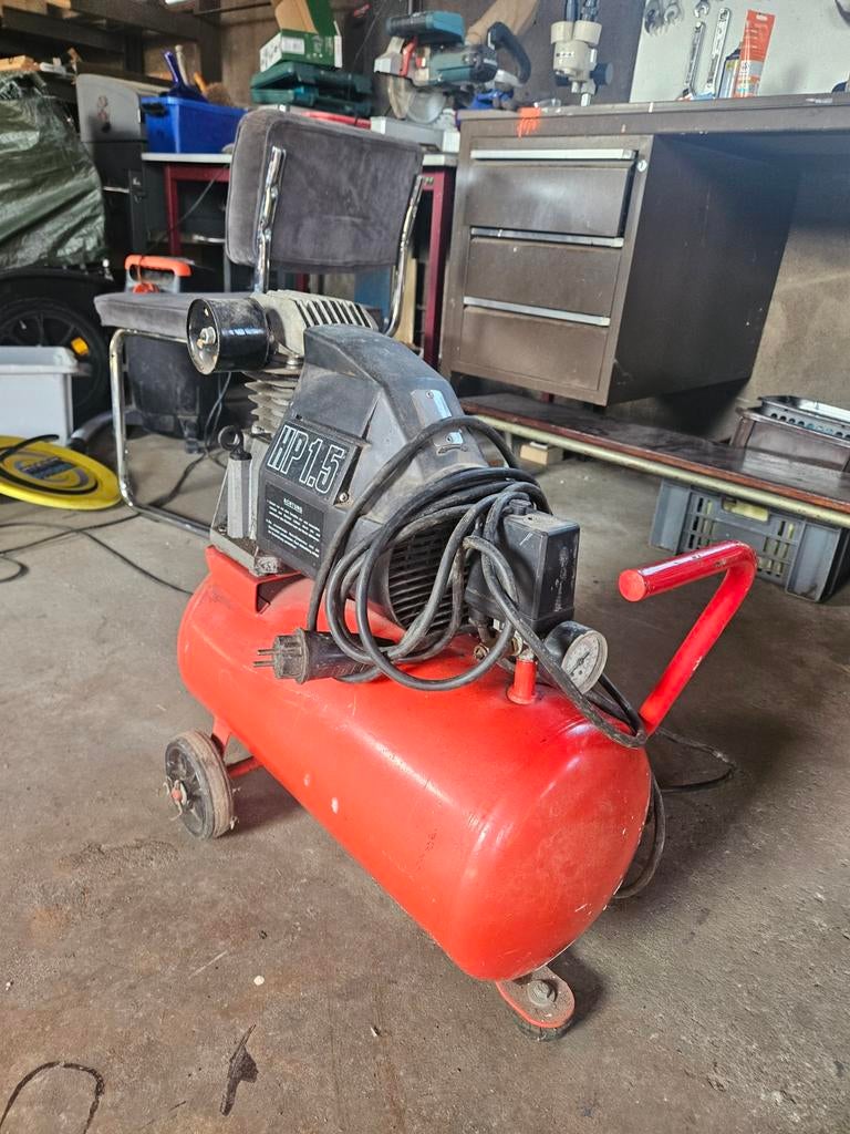 Oude compressor - Drukregelaar ontbreekt, Ophalen, Gebruikt, 6 tot 10 bar, Minder dan 200 liter/min