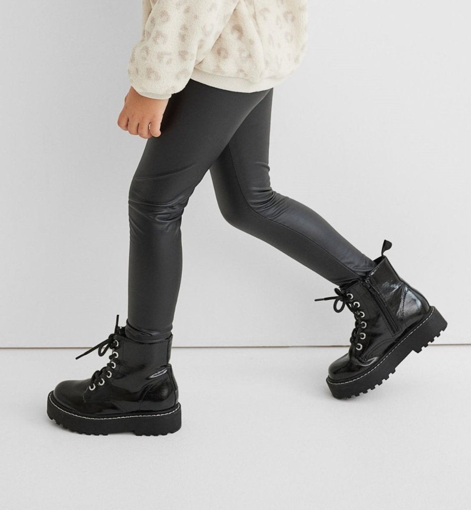 Sportieve-chique Kinder legging Leatherlook 2 kleuren (112), Legging, Overige kleuren, Nieuw, Overige maten
