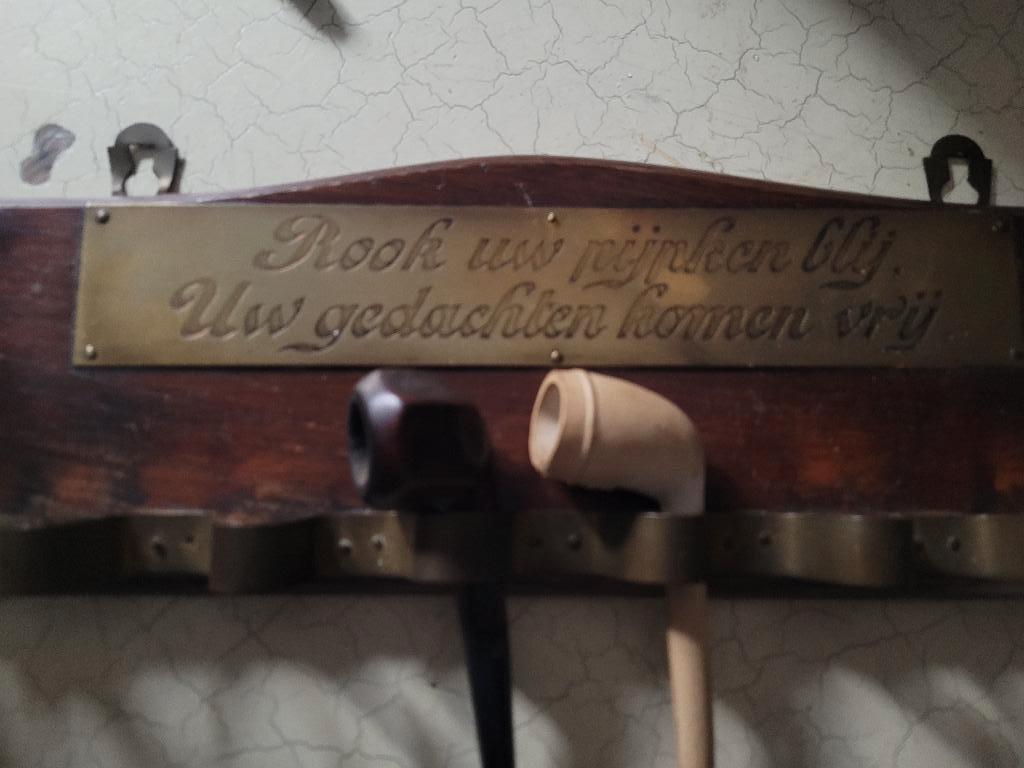Zeer oud pijpenrek met 2 pijpen, 1 is meerschuim, Heikant 21 Kaatsheuvel, Gebruikt, Belle Vieille Brocante, Ophalen of Verzenden