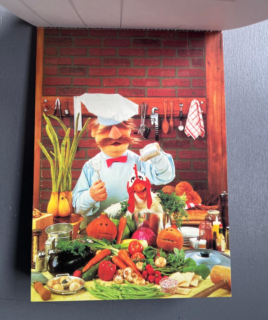 Vintage Ansichtkaart The Muppets Swedish Chef 1993, Ophalen of Verzenden, 1980 tot heden, Sterren en Beroemdheden