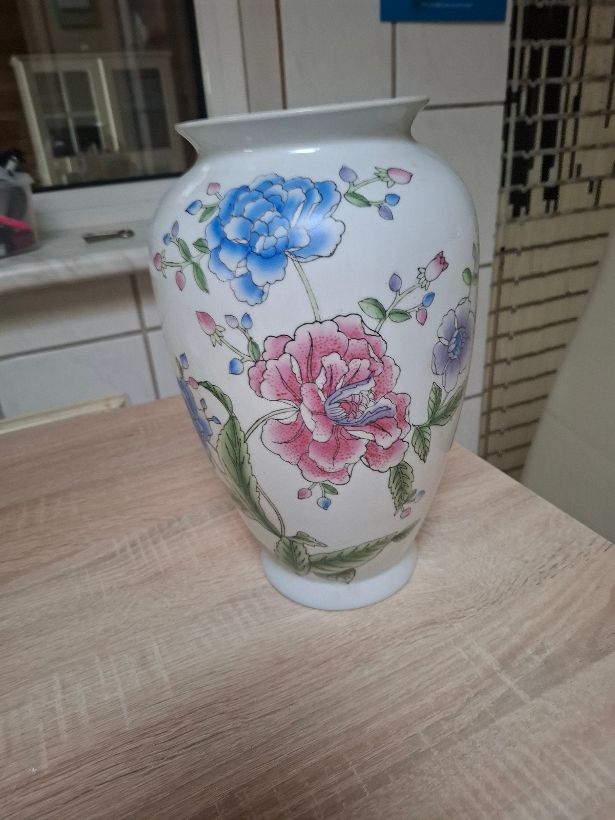 Decoratieve vaas met bloemenpatroon, Ophalen
