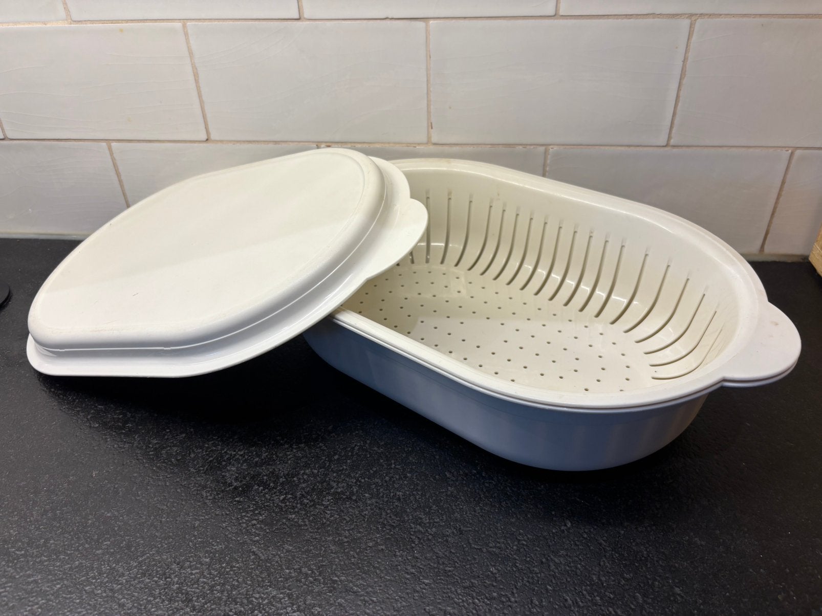 Tupperware serveerwonder XL ovaal 4 liter schaal vergiet wit, Ophalen of Verzenden, Zo goed als nieuw, Wit, Schaal