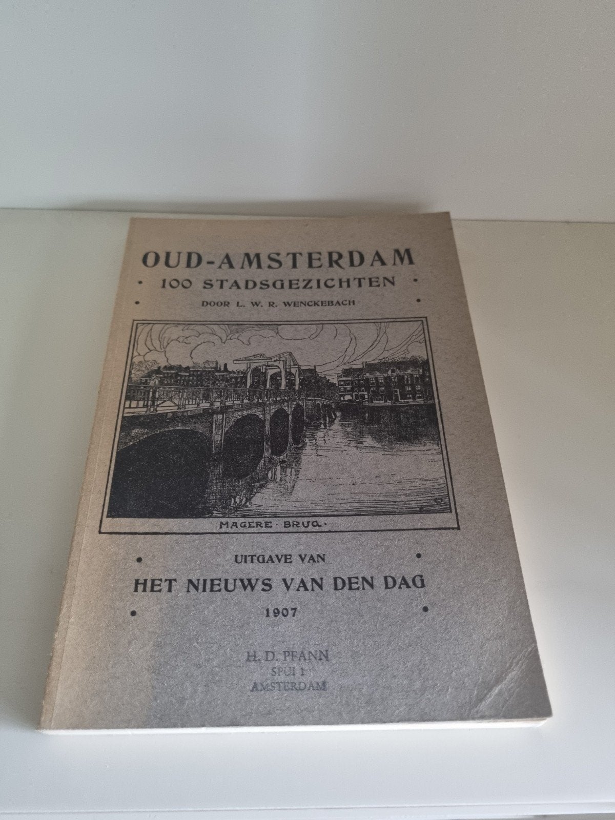 Oud-Amsterdam: 100 Stadsgezichten door L.W.R. Wenckebach, Boeken, Ophalen, 20e eeuw of later, Gelezen, L.W.R. Wenckebach