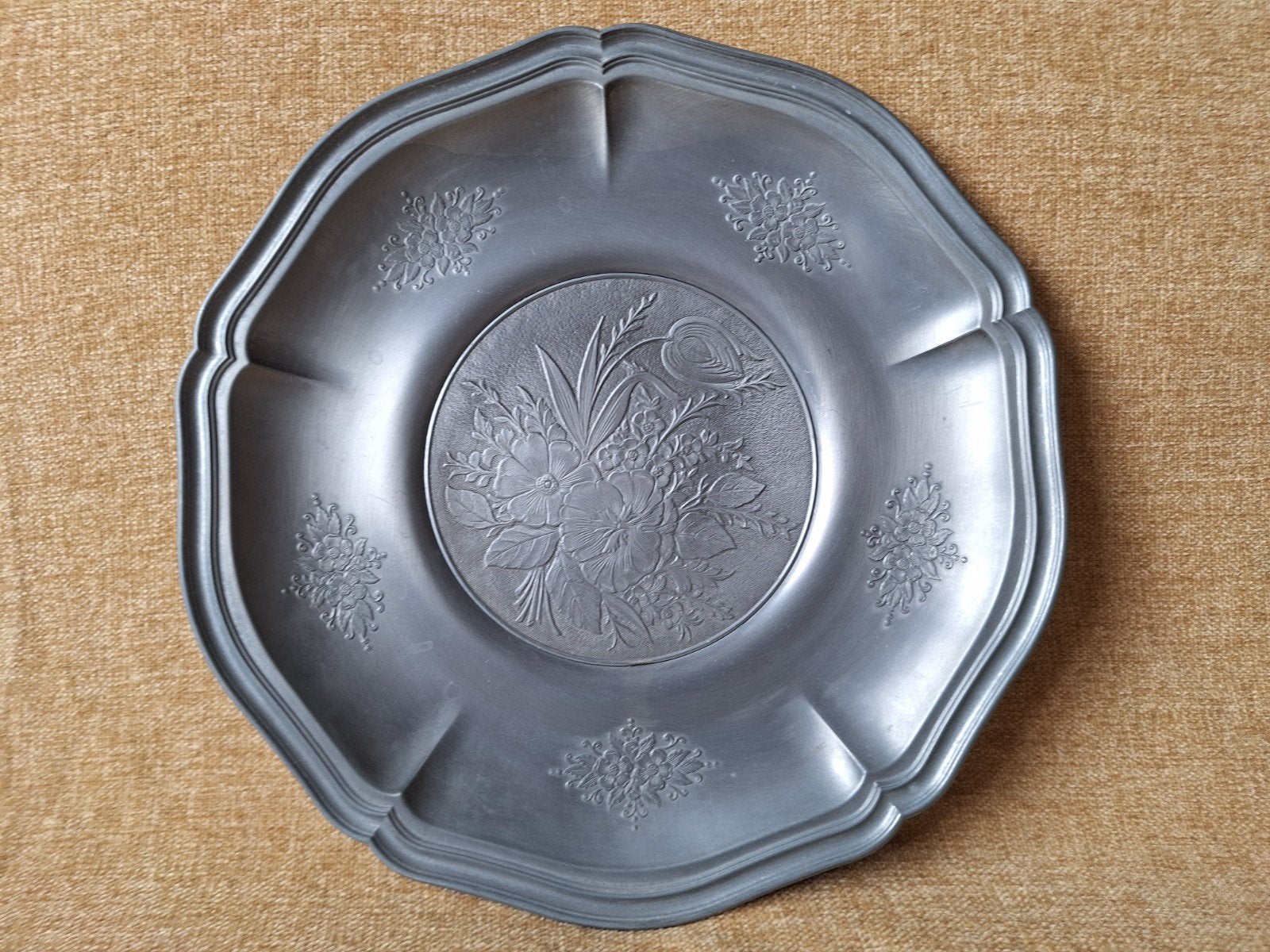 Vintage tinnen bord met bloemmotief - Origineel Zinn, Antiek en Kunst, Ophalen