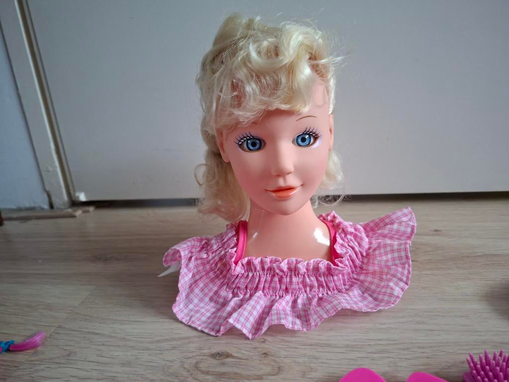 Oefenhoofd pop met accessoires, Kinderen en Baby's, Speelgoed | Poppen, Ophalen of Verzenden, Zo goed als nieuw, Overige typen