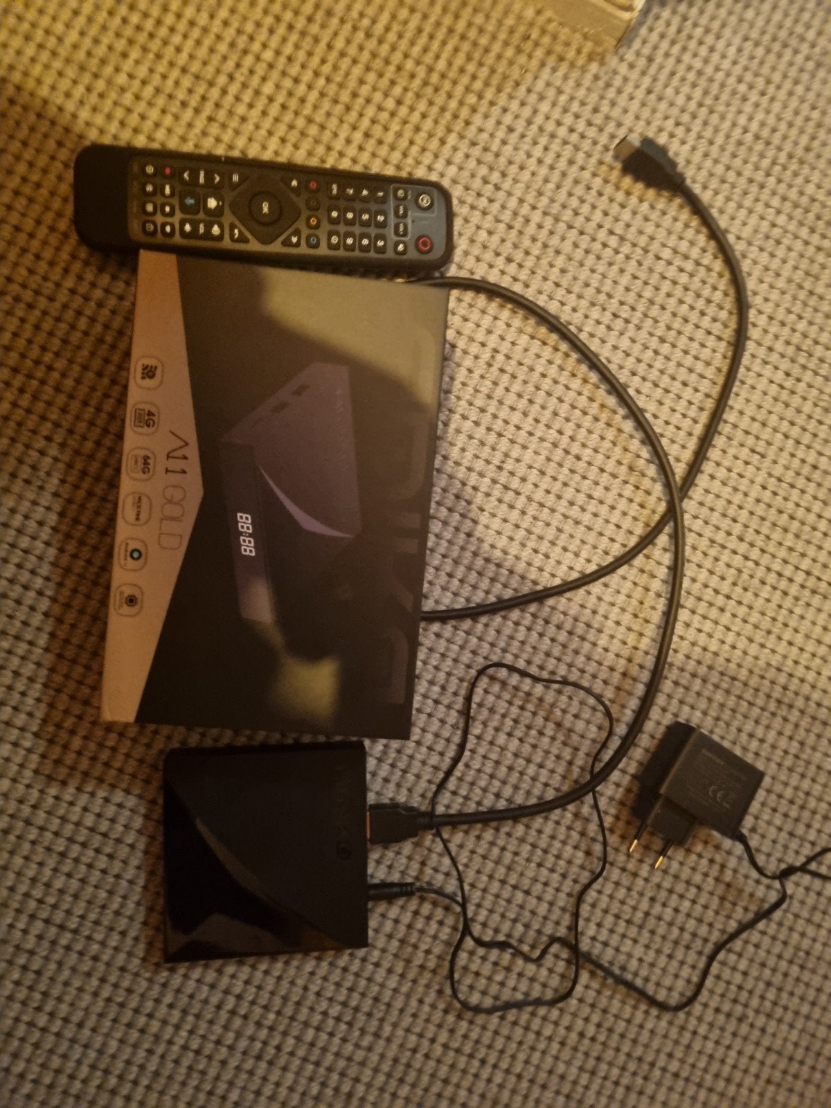 Amiko A11 Gold Android TV Box - Zo goed als nieuw, Ophalen, Zo goed als nieuw, HDMI, Zonder harde schijf