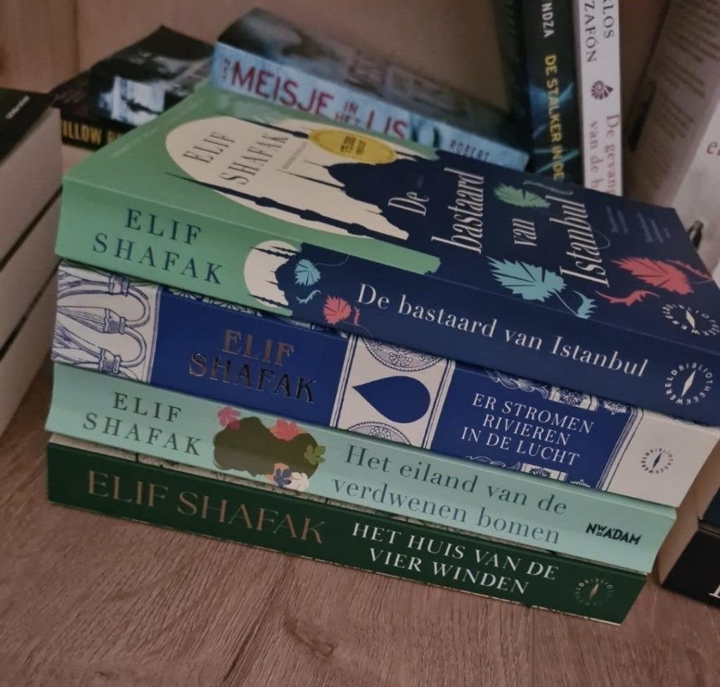 boek van Elif Shafak, Boeken, Ophalen of Verzenden, Zo goed als nieuw, Elif Shafak, Nederland