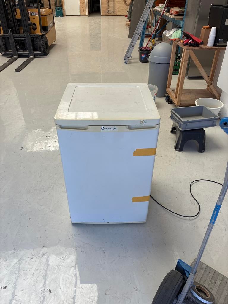 Compacte vriezer - White Knight, Witgoed en Apparatuur, Koelkasten en IJskasten, Gebruikt, Met aparte vriezer, Minder dan 75 liter