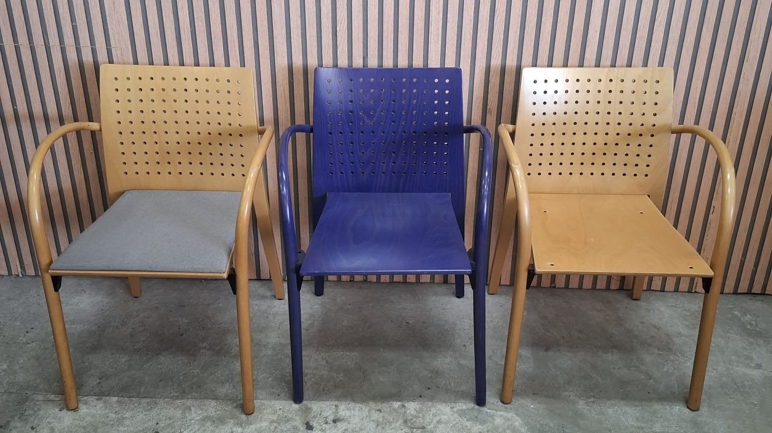 590 stuks Thonet stoelen cafestoelen vergaderstoelen hout, Blauw, Ophalen of Verzenden, Zo goed als nieuw, Vijf, Zes of meer stoelen