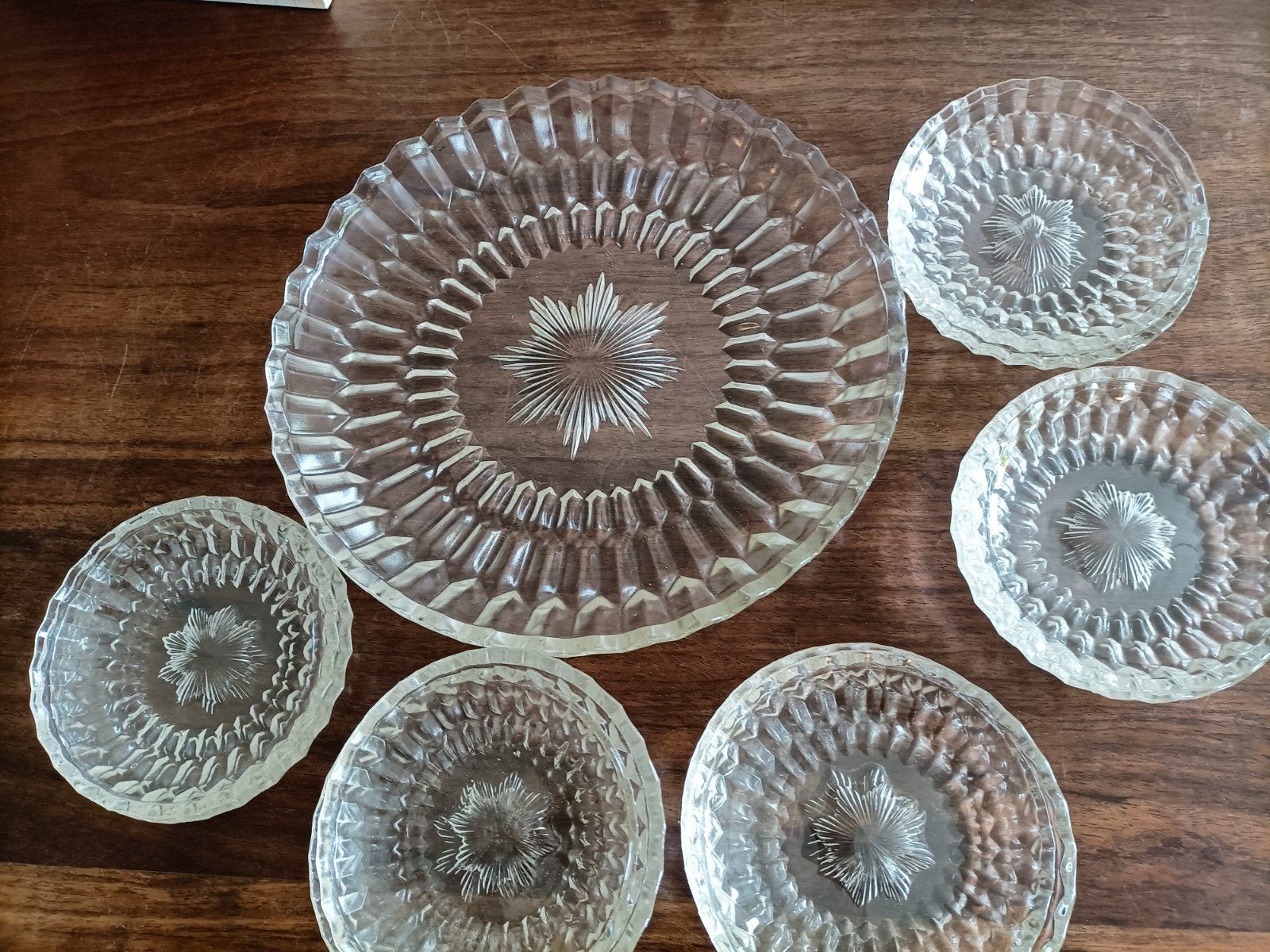 kristalglas met ster schaal en bordjes, petit four set, Ophalen