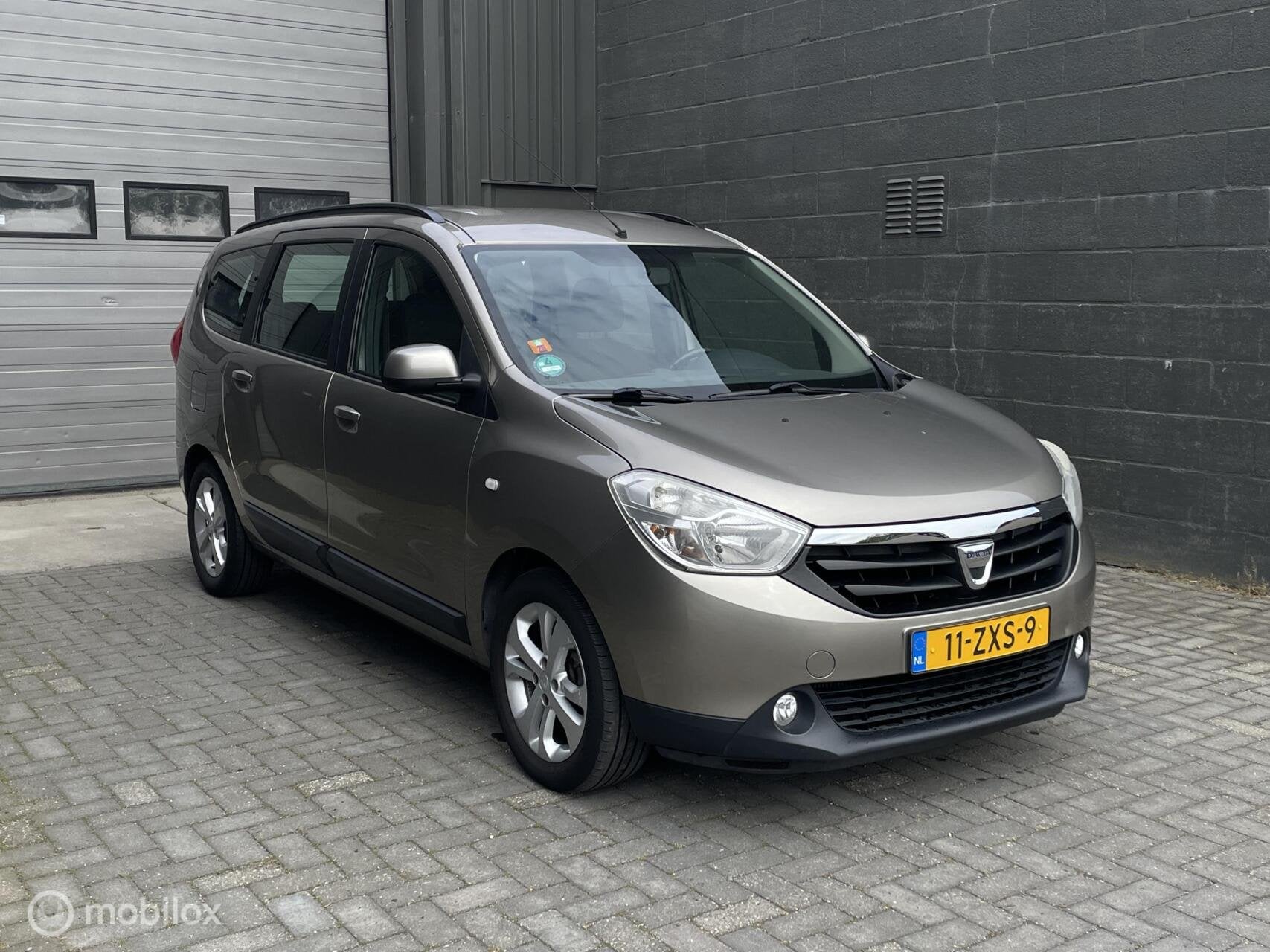 Dacia Lodgy 1.2 TCe | 7-Persoons | AIRCO | Navi | Parkeersen, Auto's, Euro 5, Gebruikt, Bruin, Origineel Nederlands