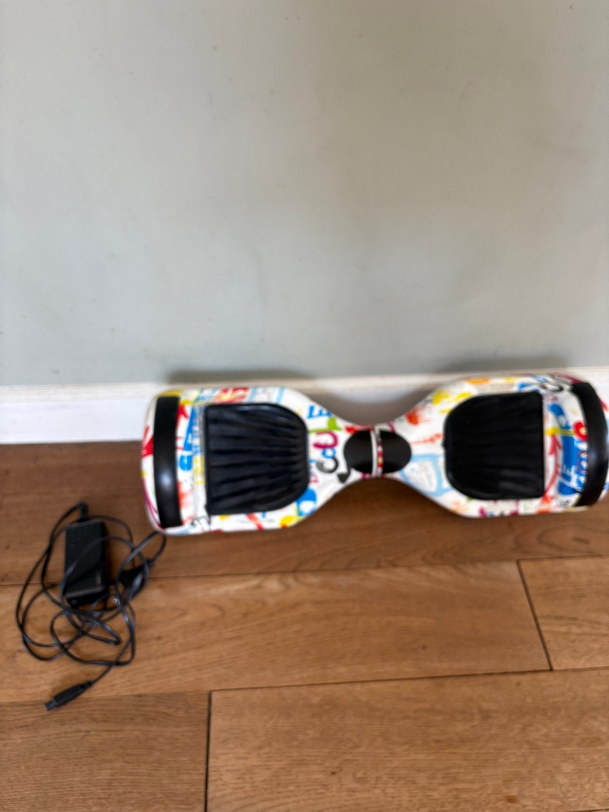 Hoverboard met graffiti design en oplader, Ophalen of Verzenden, Gebruikt, Overige typen