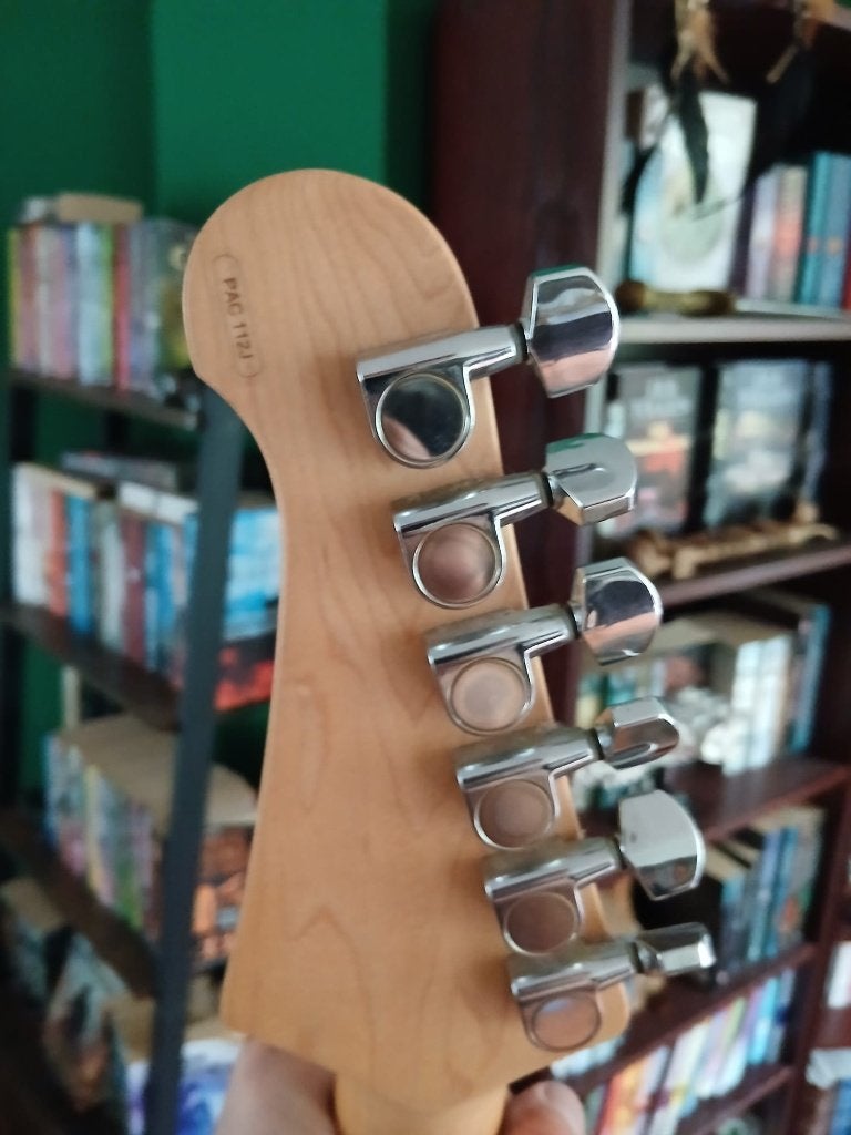 Foto 9 van Yamaha Pacifica PAC112J  Fender Super Champ XD + accessoires