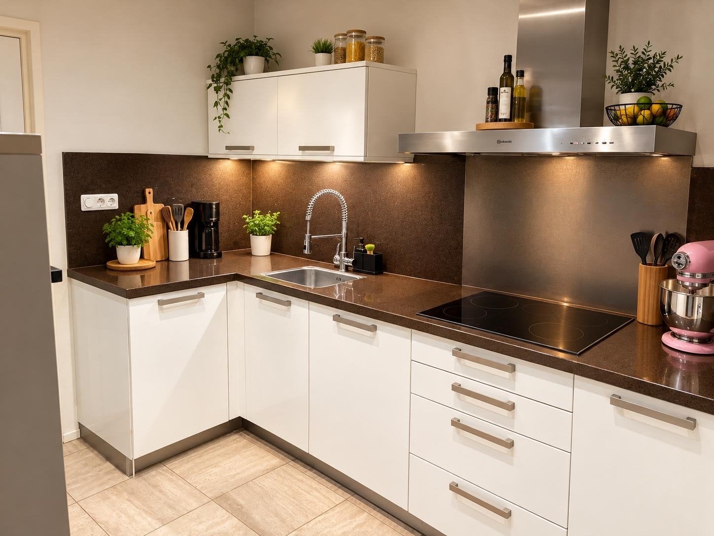 Häcker Systemat keuken hoogglans wit met inbouwapparatuur, Ophalen, Wit, Hoekkeuken, Composiet