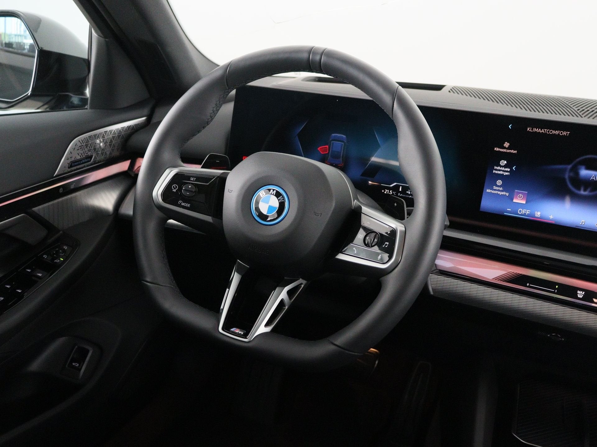 BMW 5 Serie 550e Touring xDrive SoH 100% (bj 2026), Auto's, Automaat, Dealer onderhouden, Gebruikt, Overige brandstoffen